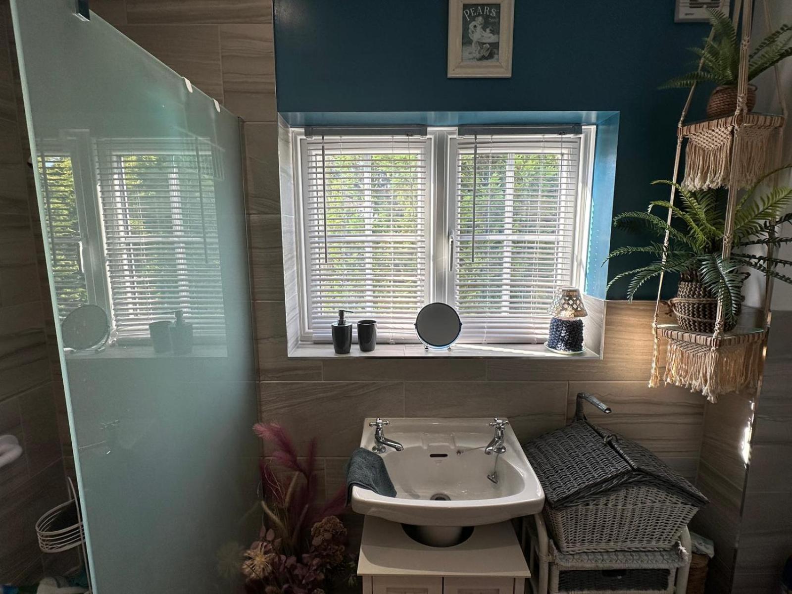 Shropshire Guestroom Seisdon 외부 사진